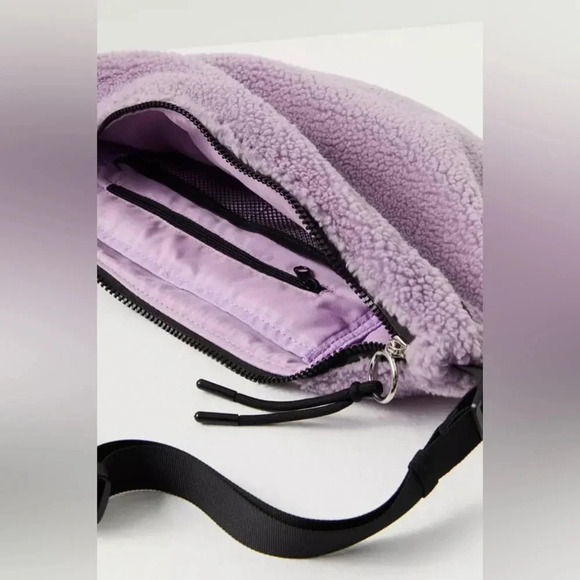 NWT new FREE PEOPLE overachiever Sherpa sling bag lavender purple fuzzy teddy - Picture 17 of 17